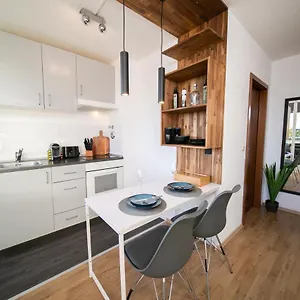 studio-white-central-balcony-fair-kitchen.dusseldorf-hotel.net/